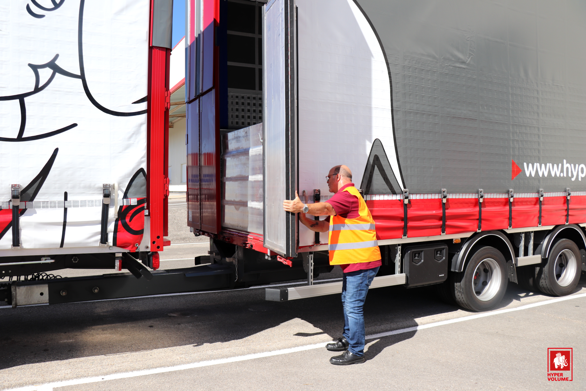 hyper volume by cordier actualites 484 Hyper Volume camion a ouverture integrale