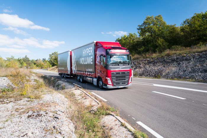 Camion et remorque spécial grand volume by Transports Cordier