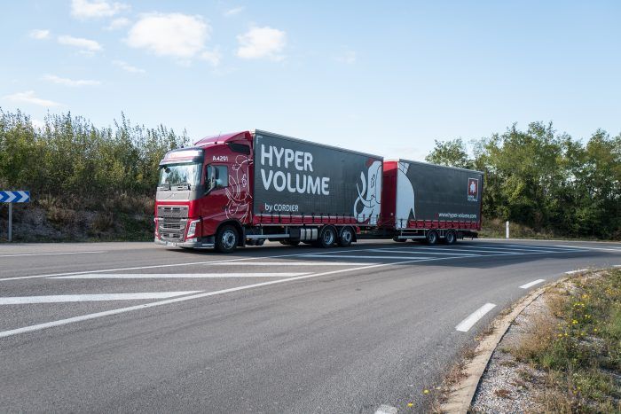 Camion et remorque spécial grand volume by Transports Cordier