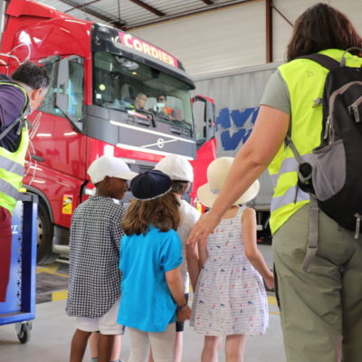 [VIDÉO] Une classe de maternelle découvre Transports Cordier