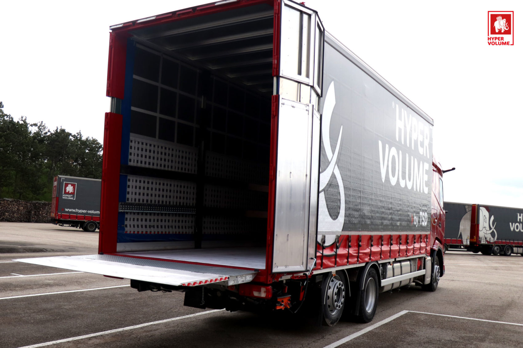 [TSD] Un nouveau camion-remorque avec hayon pour le groupage - Hyper ...